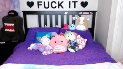 Mackenzie Wolfe online show from 10-02-25, 03:57