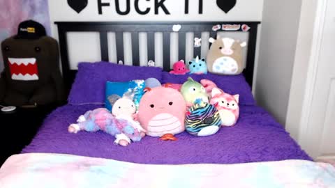 Mackenzie Wolfe online show from 11-21-25, 04:22