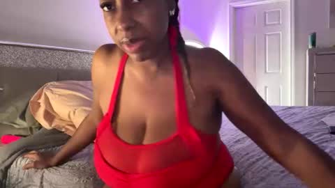 Snapshot of madam_glam chatting on 10-02-25, 04:36 madam_glam online show from 10-02-25, 04:36
