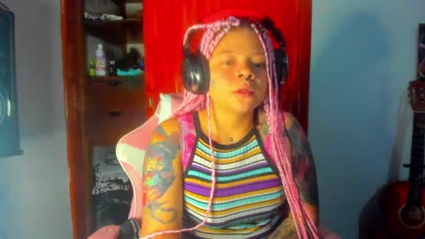 Snapshot of madam_sativa chatting on 09-25-25, 02:04 di online show from 09-25-25, 02:04