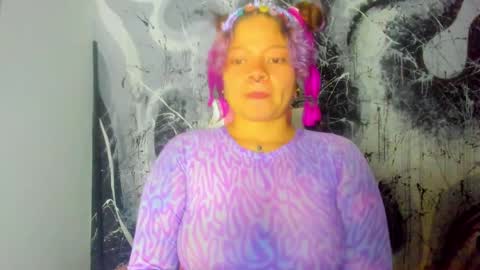 Snapshot of madam_sativa chatting on 10-07-25, 10:07 di online show from 10-07-25, 10:07