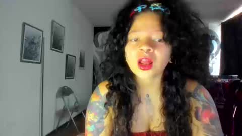 Snapshot of madam_sativa chatting on 11-04-25, 03:11 di online show from 11-04-25, 03:11