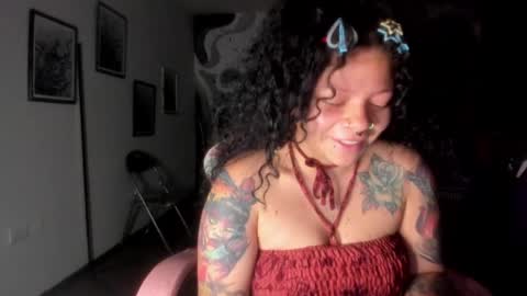 Snapshot of madam_sativa chatting on 11-05-25, 03:17 di online show from 11-05-25, 03:17