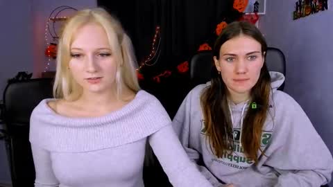 Snapshot of madam_ulis chatting on 10-20-25, 10:16 Ulis online show from 10-20-25, 10:16