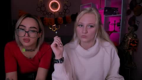 Snapshot of madam_ulis chatting on 10-21-25, 01:34 Ulis online show from 10-21-25, 01:34