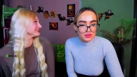 Snapshot of madam_ulis chatting on 10-22-25, 02:06 Ulis online show from 10-22-25, 02:06