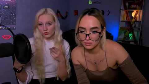 Snapshot of madam_ulis chatting on 10-24-25, 01:40 Ulis online show from 10-24-25, 01:40