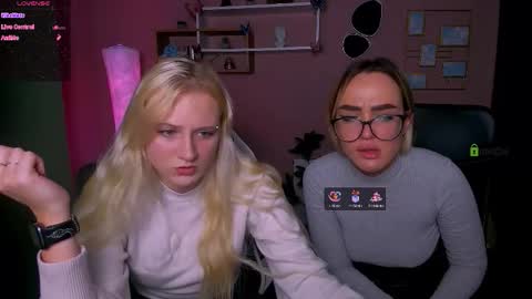 Snapshot of madam_ulis chatting on 11-17-25, 02:56 Ulis online show from 11-17-25, 02:56