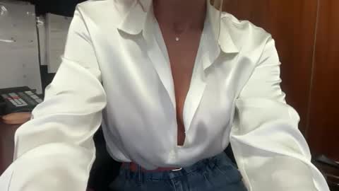 Snapshot of madame_andi chatting on 05-14-26, 12:12 madame_andi online show from 05-14-26, 12:12