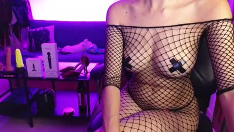 Madame La online show from 11-16-25, 04:51