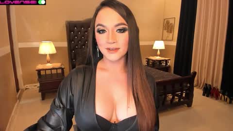 Snapshot of madammistressdominatrixxx chatting on 11-08-25, 11:25 Alison Kloss online show from 11-08-25, 11:25