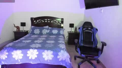 Snapshot of maddie_foxx chatting on 01-19-25, 03:08 Maddie online show from 01-19-25, 03:08