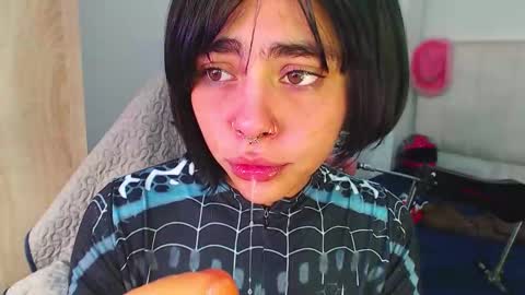 maddiie and clyde online show from 09-26-25, 04:44