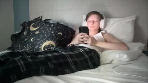 Snapshot of maddlips chatting on 04-20-26, 09:49 Rat Boy online show from 04-20-26, 09:49
