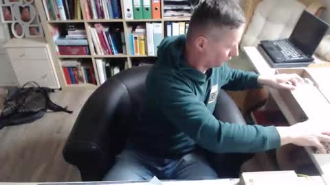 Snapshot of maddmax8 chatting on 12-04-25, 10:24 Mad4You online show from 12-04-25, 10:24