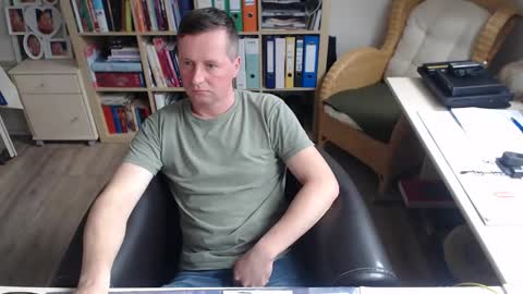 Snapshot of maddmax8 chatting on 12-19-25, 10:44 Mad4You online show from 12-19-25, 10:44