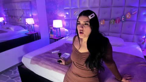 Snapshot of maddysexx_ chatting on 04-16-26, 11:33 Maddy online show from 04-16-26, 11:33