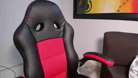 Snapshot of madelaine_blosson chatting on 03-12-26, 10:49 Madelaine online show from 03-12-26, 10:49