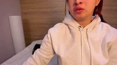 Snapshot of madelaine_blosson chatting on 03-19-26, 10:19 Madelaine online show from 03-19-26, 10:19