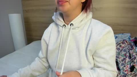 Snapshot of madelaine_blosson chatting on 03-21-26, 10:09 Madelaine online show from 03-21-26, 10:09