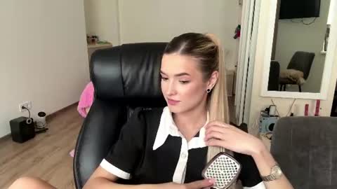 Snapshot of madelenequirk chatting on 07-14-26, 09:03 Alisa online show from 07-14-26, 09:03