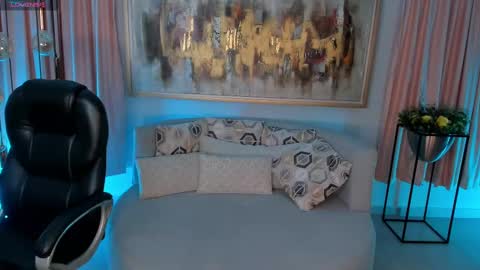 Madeline online show from 02-12-25, 07:44