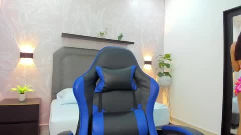 M A D I S O N online show from 05-05-26, 07:11