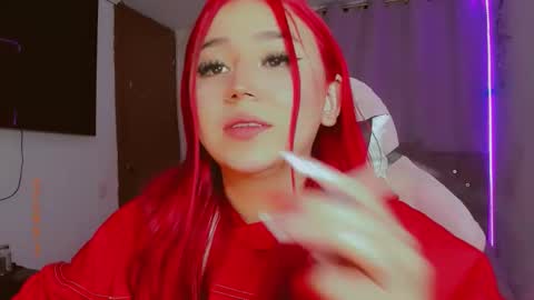 Snapshot of madison_x17 chatting on 11-29-25, 12:02 madso x17 online show from 11-29-25, 12:02