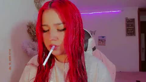 Snapshot of madison_x17 chatting on 12-16-25, 10:15 madso x17 online show from 12-16-25, 10:15