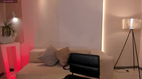 Snapshot of madisoncollinsx chatting on 11-05-25, 07:25 Maddi Collins online show from 11-05-25, 07:25