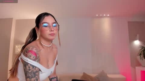 Snapshot of madisoncollinsx chatting on 11-06-25, 07:26 Maddi Collins online show from 11-06-25, 07:26