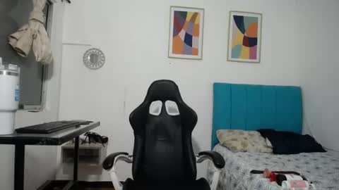 Snapshot of madisson_jones18 chatting on 06-16-26, 06:10 madisson_jones18 online show from 06-16-26, 06:10