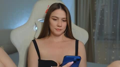 Madi Soon online show from 02-12-25, 04:11