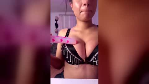 Snapshot of madisthereee chatting on 03-17-26, 05:22 madisthereee online show from 03-17-26, 05:22