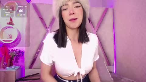 Snapshot of madyson_hill chatting on 03-27-26, 11:32 Madyson online show from 03-27-26, 11:32
