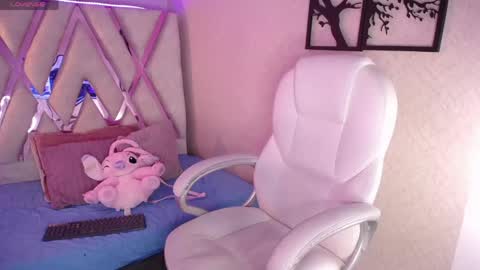 Snapshot of madyson_hill chatting on 04-18-26, 11:58 Madyson online show from 04-18-26, 11:58