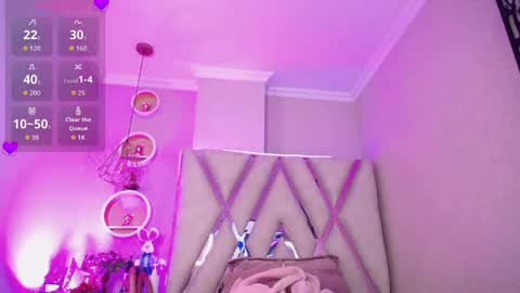 Snapshot of madyson_hill chatting on 05-07-26, 12:10 Madyson online show from 05-07-26, 12:10