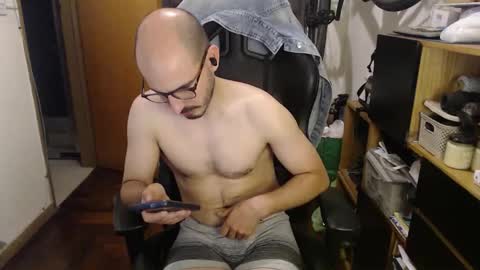 Snapshot of madziula chatting on 11-26-25, 02:56 Peter online show from 11-26-25, 02:56