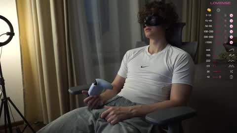 Snapshot of maestro3369 chatting on 11-07-25, 01:44 Mike XMaestro 3369 online show from 11-07-25, 01:44