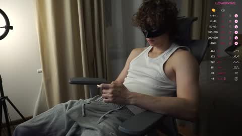 Snapshot of maestro3369 chatting on 11-13-25, 01:54 Mike XMaestro 3369 online show from 11-13-25, 01:54