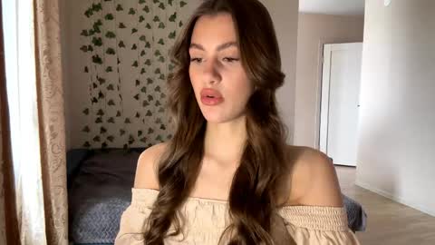 Snapshot of mafaldaossenfort chatting on 05-05-26, 05:15 Sophie online show from 05-05-26, 05:15