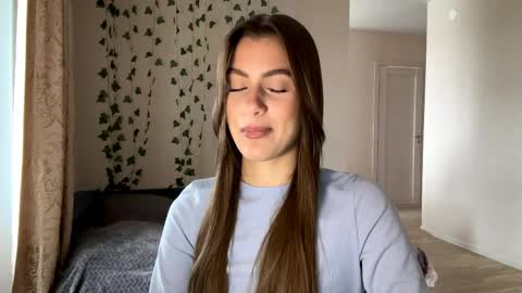 Snapshot of mafaldaossenfort chatting on 05-17-26, 05:27 Sophie online show from 05-17-26, 05:27