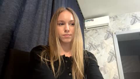 Snapshot of mafaldatefera chatting on 03-18-26, 08:17 Sara online show from 03-18-26, 08:17