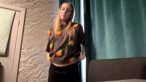 Snapshot of mafaldatefera chatting on 03-22-26, 06:17 Sara online show from 03-22-26, 06:17