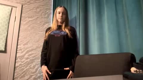 Snapshot of mafaldatefera chatting on 03-25-26, 06:19 Sara online show from 03-25-26, 06:19