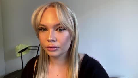 Molly online show from 04-26-26, 03:10