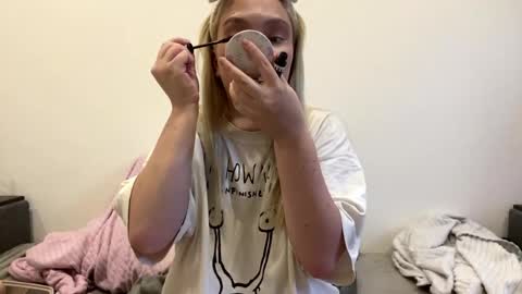 Molly online show from 05-09-26, 04:12