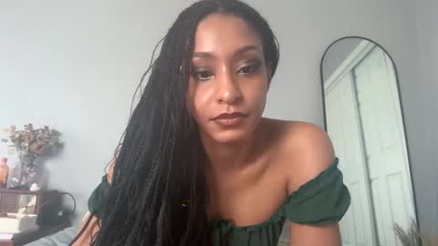 Snapshot of maggie_linnn chatting on 02-18-26, 12:06 maggie_linnn online show from 02-18-26, 12:06