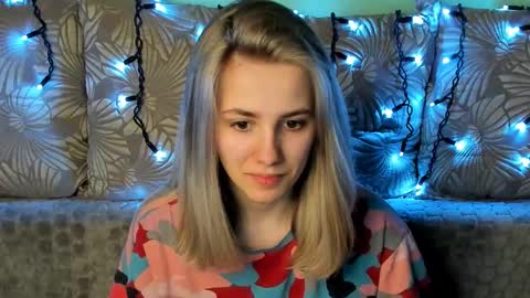 Maggie online show from 03-08-25, 01:06