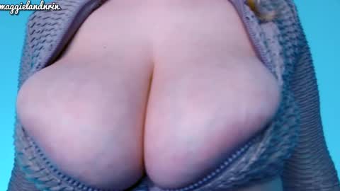 Snapshot of maggielandrin chatting on 10-16-25, 03:51 Maggie online show from 10-16-25, 03:51